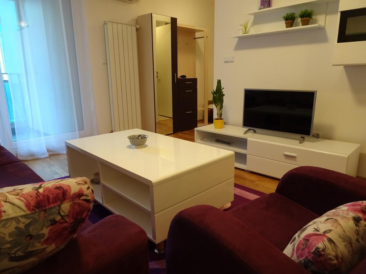 Quiet Apartment In City Center, Free Private Parking Sarajevo Exterior foto